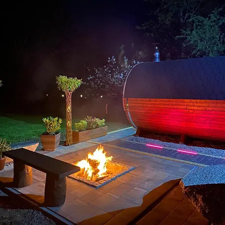 Pod Lasem Na Mazurach Lodge *