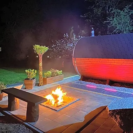 Lodge Dom Pod Lasem Na Mazurach Ryn (Warmian-Masurian)