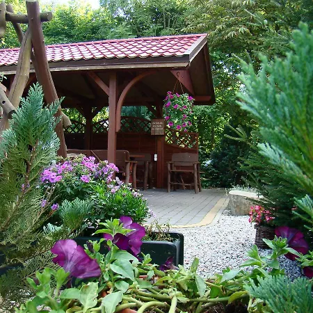 Pod Lasem Na Mazurach *