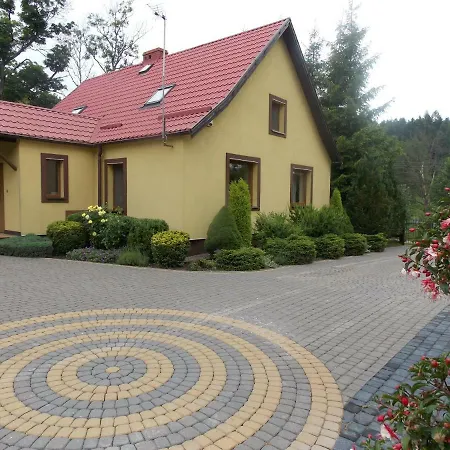 Pod Lasem Na Mazurach Lodge *